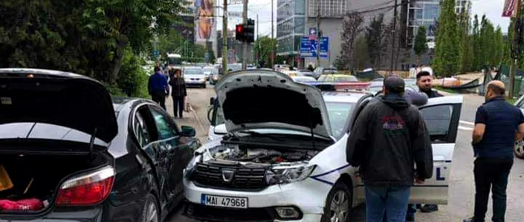 Accident grav în Ploiești: Mașină de poliție, implicată în coliziune. Bilanț: Un bebeluș și mama lui au ajuns la spital