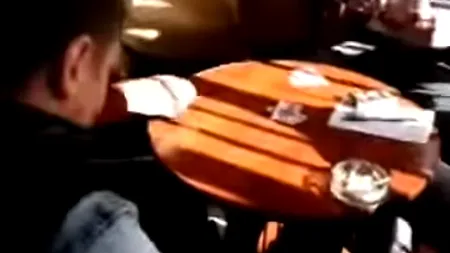 CARANTINĂ, varianta românescă | Scene șocante la un centru din Maramureș. Mai multe persoane „s-au izolat” ca la cazino: Jocuri de noroc și băutură - VIDEO