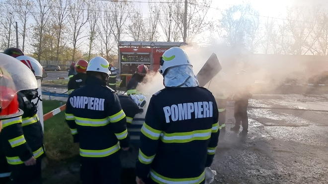 Târgoviște: Incendiu izbucnit într-un tunel din zona platformei industriale