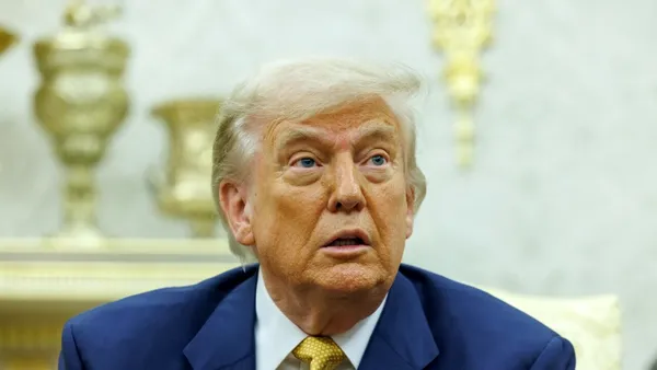 Donald Trump a decretat suspendarea acordării cetățeniei americane prin NAȘTERE, dar un tribunal federal îi respinge ordinul executiv