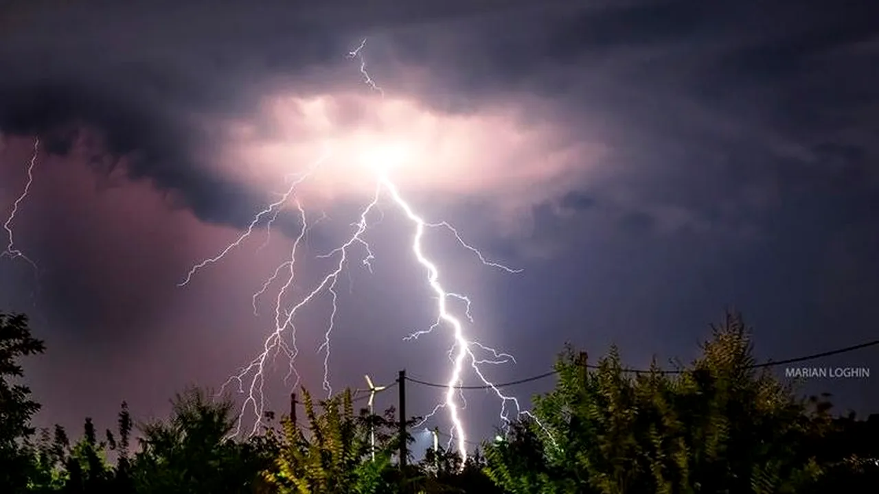 Avertizare ANM de ultimă oră! Cod portocaliu de ploi torențiale și vijelii în 19 județe
