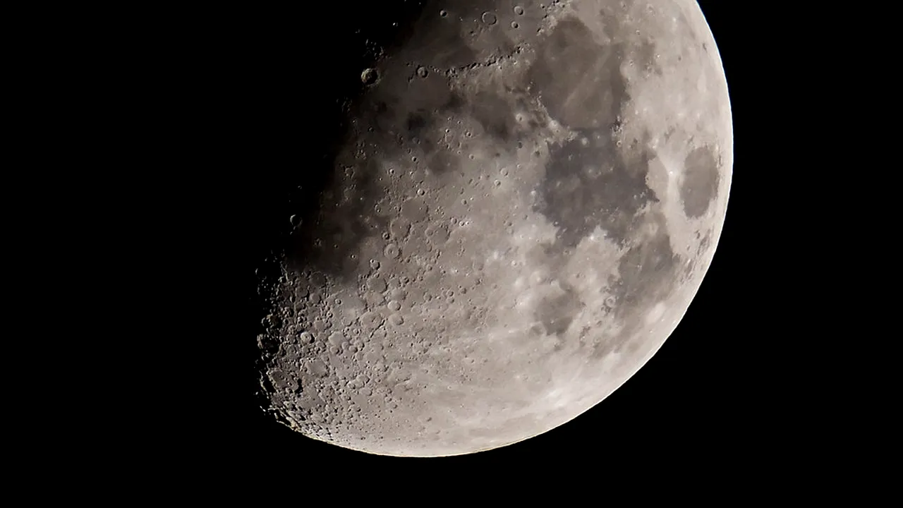 O navă spaţială PRIVATĂ americană a aterizat pe Lună