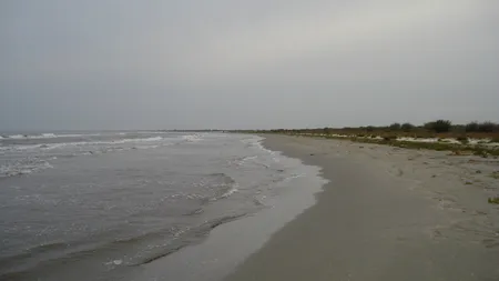 O celebră plajă din România, deschisă înainte de 1900, riscă să rămână fără nicio amenajare pentru turiști