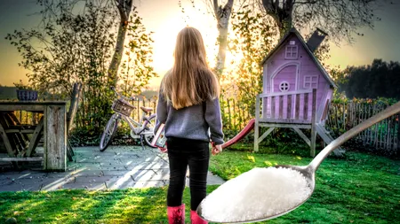 O lingură de ZAHĂR lăsată pe timp de caniculă în grădină face minuni naturii. Iată de ce se întâmplă acest lucru