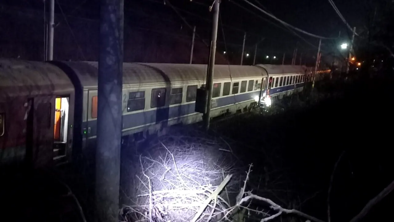 Directorul general al CFR Călători, despre accidentul din Teleorman: Mecanicul de locomotivă, din diferite motive pe care le va explica comisiei de anchetă, a depăşit controlat / Dacă dormea, era mai bine, că îl frâna sistemul de siguranţă