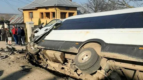 Un microbuz cu 19 elevi, accident la Suceava. A fost activat Planul Roșu de intervenție!