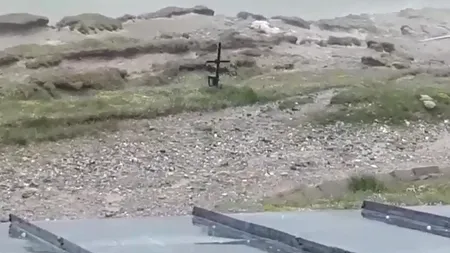 Platoul Bucegilor, în inima furtunii. Mai mulți turiști au fost salvați de salvamontiști - VIDEO 