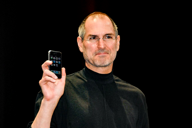 Steve Jobs dezvăluie iPhone lumii întregi - 9 ianuarie 2007, San Francisco . Sursa Foto: Profimedia 