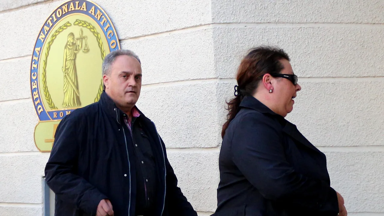 Fostul ministru Gabriel Sandu, vizat în dosarul Microsoft, a venit la DNA