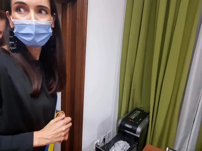 Surprize neașteptate pentru Clotilde Armand în prima zi la Primăria Sectorului 1: De la 700 de milioade de lei lipsă la un baston de polițist - FOTO