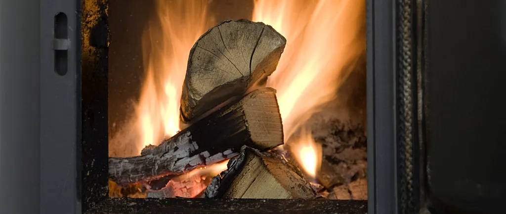 De la lemne de foc până la mălai. Care sunt cele mai CIUDATE 10 lucruri pe care românii ar dori să le trimită