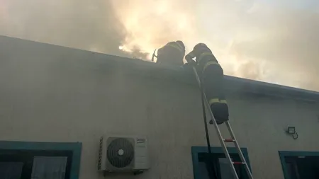 Incendiu puternic la un azil de bătrâni. A fost activat PLANUL ROȘU de intervenție