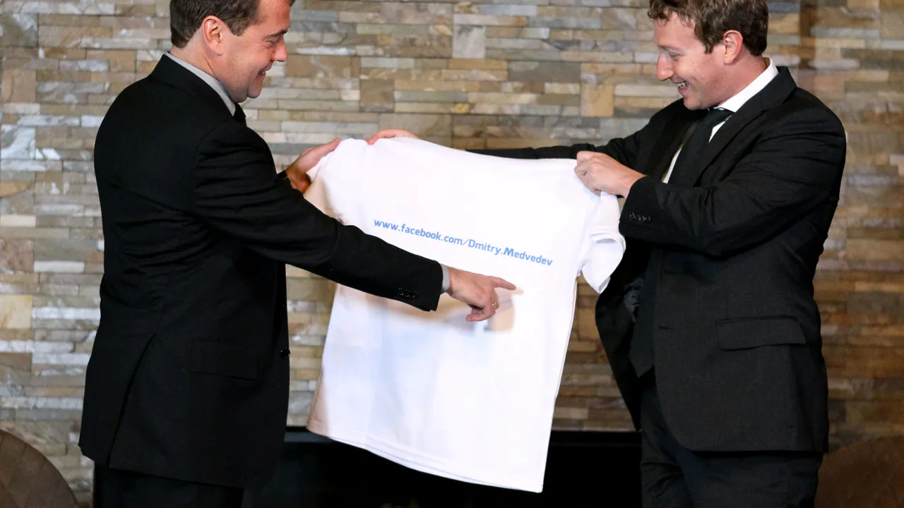 Acțiunile Facebook s-au prăbușit după scandalul informațiilor din campania lui Trump. Zuckerberg a pierdut o avere și este chemat să dea explicații