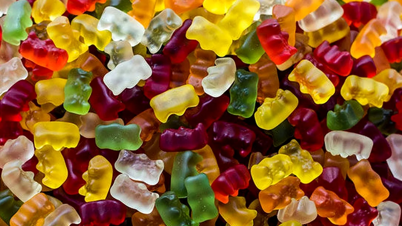 Proces inedit în Germania: ce s-a întâmplat după ce Haribo a acuzat Lindt că i-a ''copiat'' ursuleții din gelatină