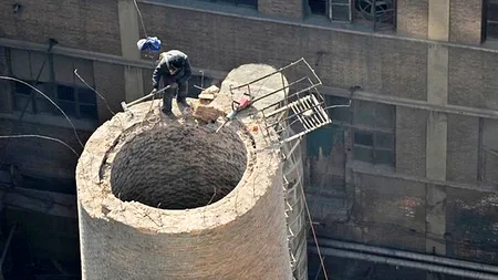 Muncă de chinez. Un om, un ciocan și o misiune aproape imposibilă