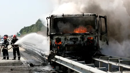 Circulație blocată pe A3, pe sensul Ploiești - București, după ce un camion a luat foc în mers