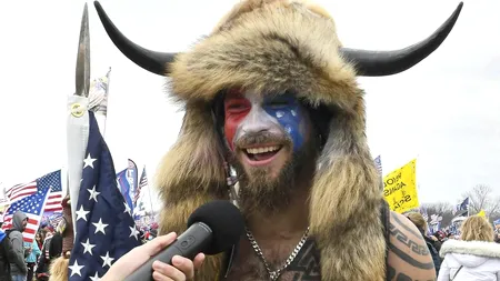 Jacob Chansley, ”șamanul” de la Capitoliu, își dorește o funcție chiar în instituția în care a intrat cu forța