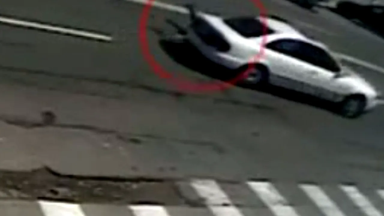 Polițist din Craiova târât cu mașina de un șofer care a refuzat să se legitimeze