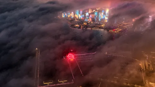Imagini incredibile din cel mai spectaculos parc de distracții din Asia. Chinezii au investit 8 miliarde de dolari pentru o combinație între Hollywood și Disneyland. VIDEO