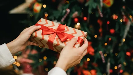 Ți se sfâșie sufletul. Sacrificiul făcut de un băiat de 11 ani din Italia ca să îi poată cumpăra un cadou de Crăciun surorii sale