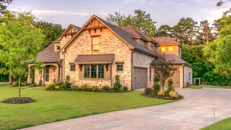 Cele 6 orașe în care românii pot cumpăra o casă cu doar 1 EURO