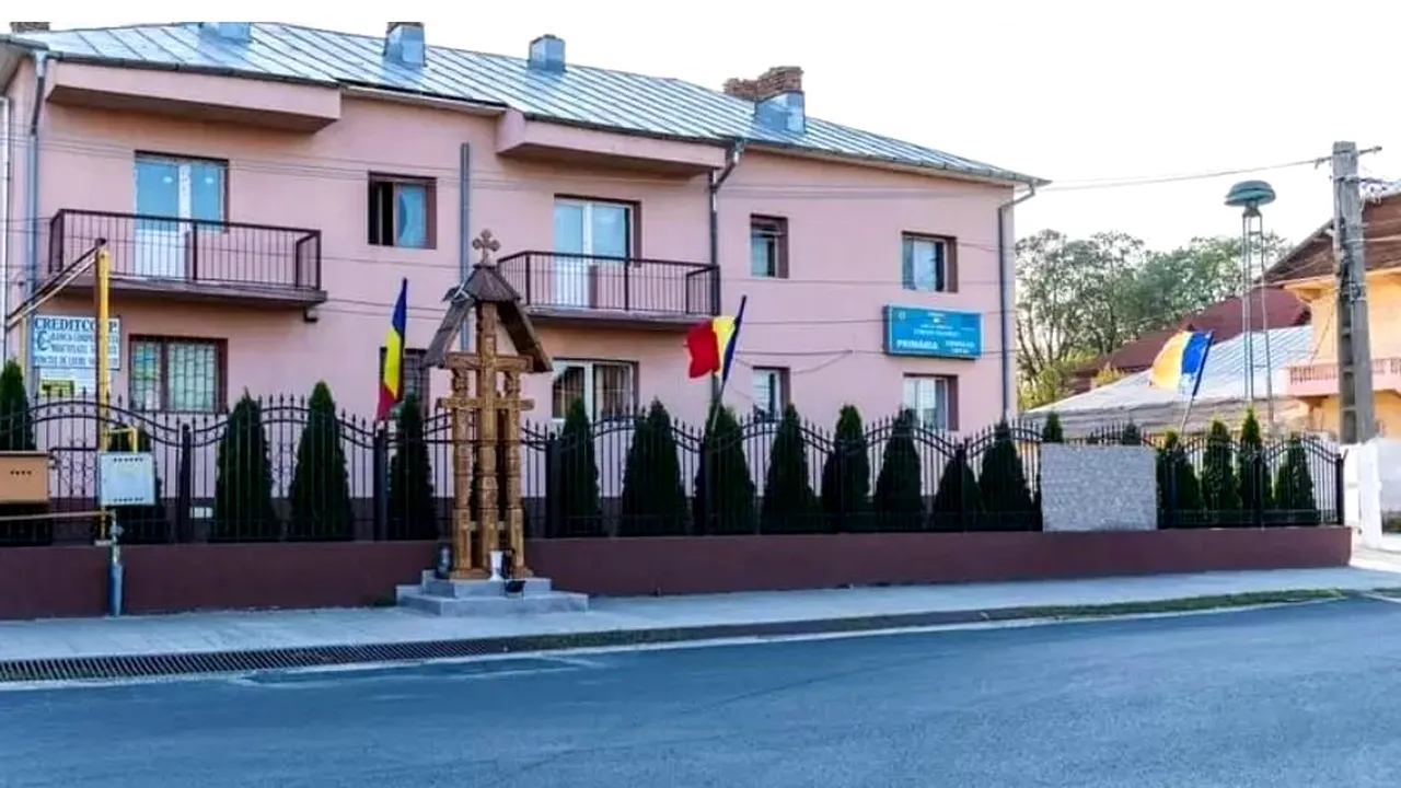 Percheziții la o primărie din Dâmbovița și la două locuințe. Un casier ar fi încasat timp de un an bani de la mai mulți beneficiari