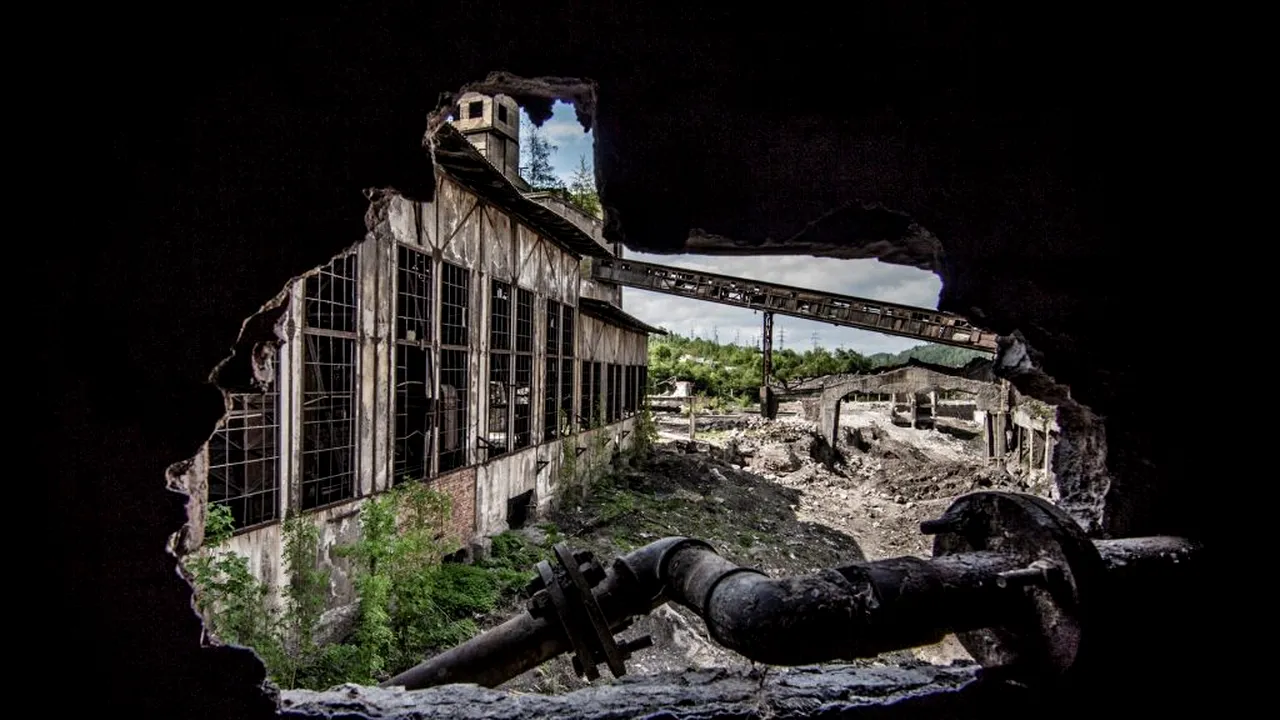 INDUSTRIE. Mina Paroșeni, raiul hoților de fier vechi. Mândria Văii Jiului a ajuns o epavă din care se înfruptă lumea interlopă