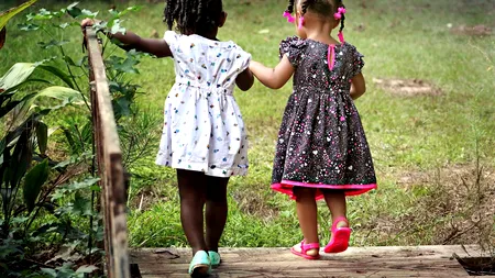 Organizația Mondială a Sănătății avertizează: Copiii sub un an nu trebuie să folosească telefoanele