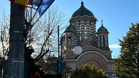 1 Decembrie, Ziua Naţională a României. Compania Infrastructură Sectorul 5 a montat tricolorul pe toată raza Sectorului