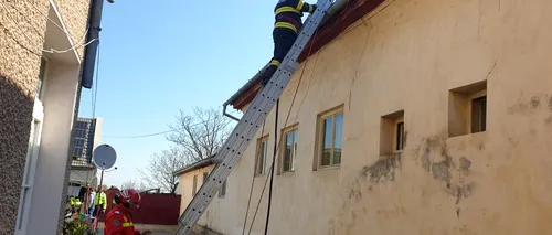FOTO. Incendiu la o școală din județul Arad: Aproximativ 50 de profesori și elevi au fost evacuați