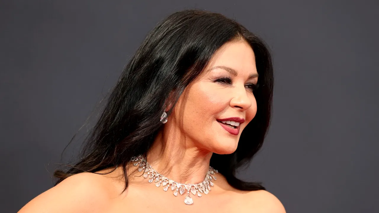 Catherine Zeta-Jones, imagini de la Castelul Peleș: „Dacă aș fi o prințesă, aici mi-aș dori să locuiesc”. Ce spune actrița despre București | VIDEO