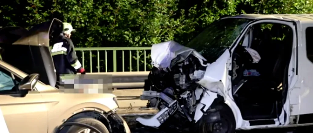 Accident grav în Austria: Cinci români au fost răniți după ce un microbuz s-a ciocnit cu un autoturism - VIDEO