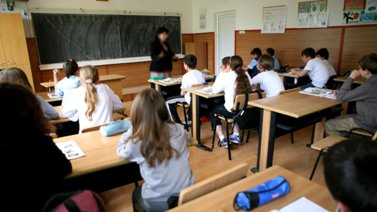 Ce a pățit o elevă din Vaslui care a sărit gardul școlii pentru a-și cumpăra înghețată