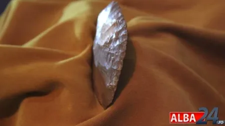 Vârf de lance vechi de peste 40.000 de ani, expus la Muzeul Național al Unirii din Alba Iulia