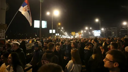 Guvernul sârb REDUCE taxele universitare pe fondul protestelor desfășurate de studenți