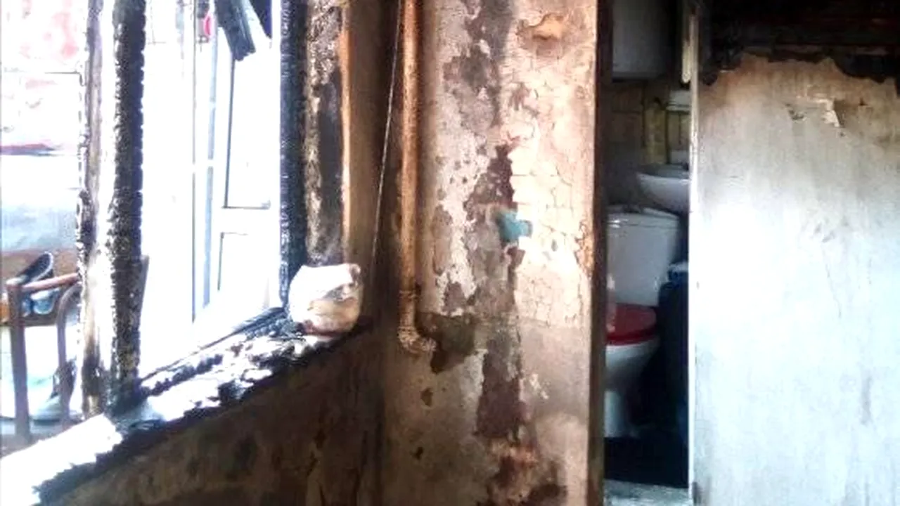 Drama unei familii din București, care doarme într-un depozit după ce casa le-a ars din temelii. “Primăria nu ne-a ajutat cu nimic!” / “Căutăm o chirie ieftină!” / FOTO