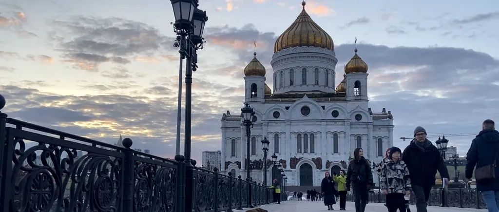 Manifest împotriva masacrului din Bucea: Un protestatar s-a întins pe jos, cu mâinile legate la spate, pe mai multe străzi din Moscova