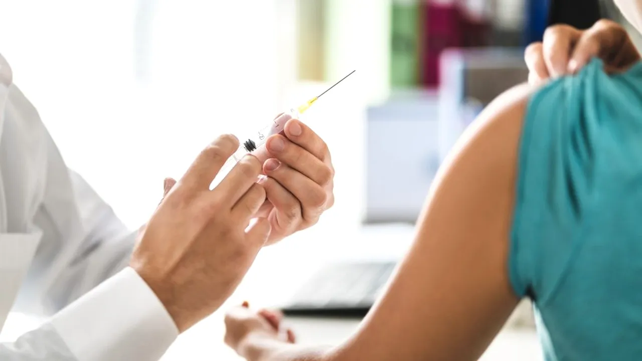 Șefa Societăţii Române de Epidemiologie explică de ce unele persoane vaccinate anti-COVID-19 contractează virusul SARS-CoV-2