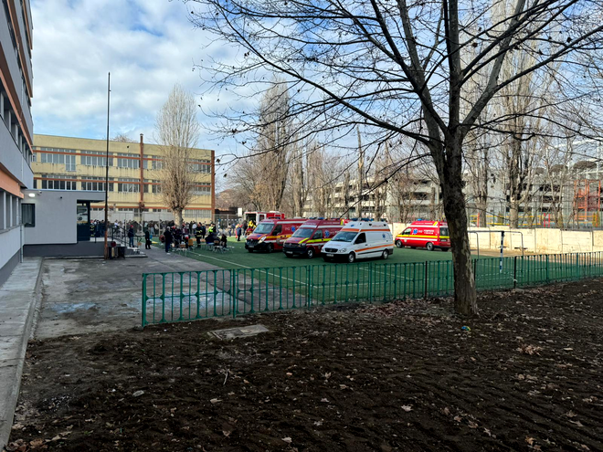 Alertă la un liceu din București. Cinci elevi au ajuns la spital / Sursa foto: ISU București