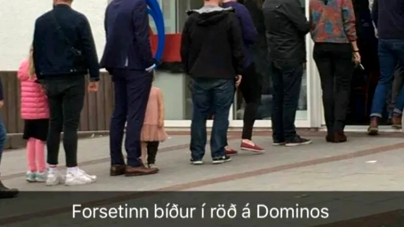 Președintele care are timp să stea la cozi: imagine virală cu șeful statului islandez