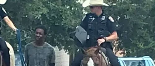Scandal uriaș în Texas, după ce poliția călare a plimbat, legat cu o frânghie, un bărbat de culoare încătușat