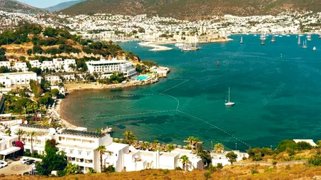 Româncă dezgustată de comportamentul turiștilor ruși din Turcia. „Femei care coboară la mic dejun în sala de mese doar cu tanga și-un tricou”