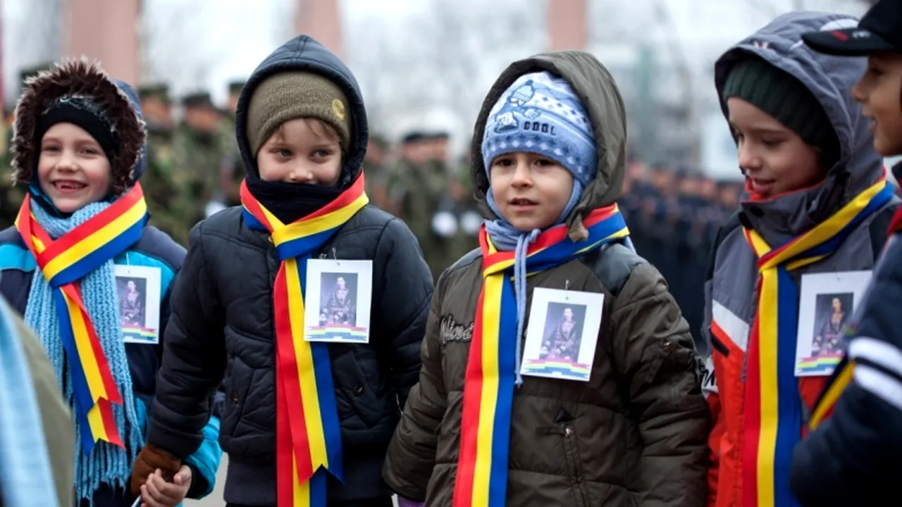 Raport Eurostat: Cât de expuși la sărăcie sunt copiii României. Rolul educației părinților în țara noastră