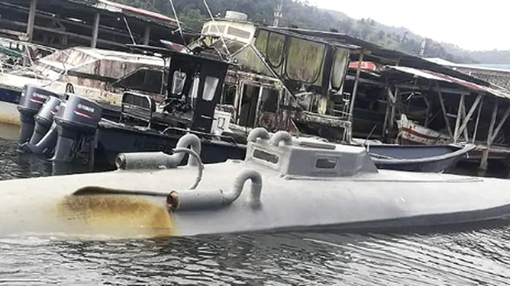 Poliția din Panama a confiscat 5 tone de droguri, descoperite la bordul unui submarin