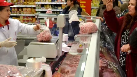 MENIUL SĂRBĂTORILOR DE IARNĂ. Cât au mâncat și au băut românii de la Crăciun până la Revelion