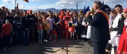 Odă dedicată unui primar din Alba, recitată de o elevă, la inaugurarea unui pod peste Mureș VIDEO