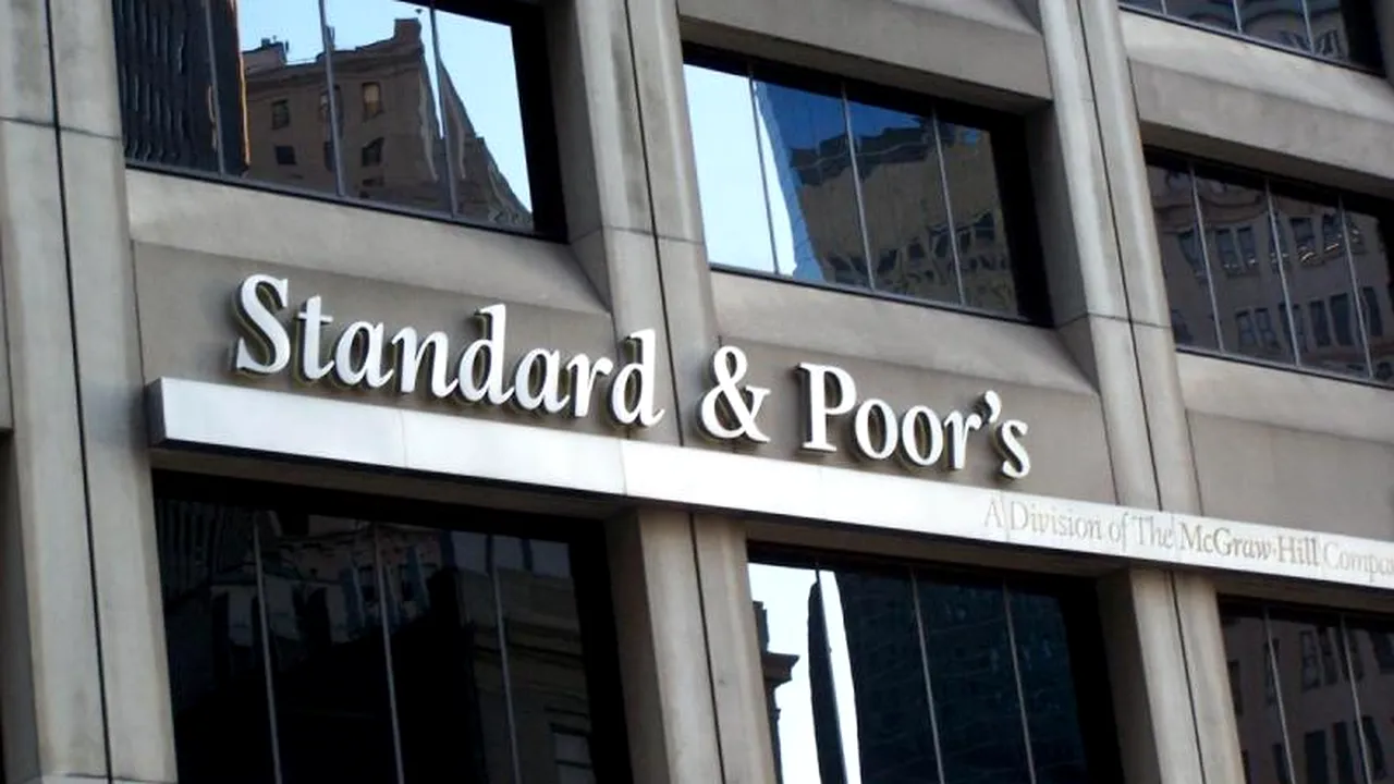 S&P a retrogradat ratingul Spaniei cu două trepte, la 