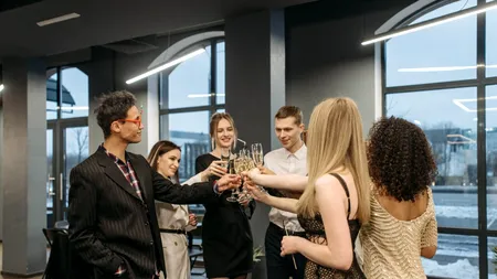 Revelion 2024. Câți bani trebuie să scoți din buzunar pentru o petrecere pe cinste