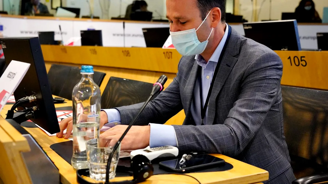 Viceprimarul USR PLUS al Sectorului 3, plângere penală pentru firma părinţilor lui Robert Negoiţă