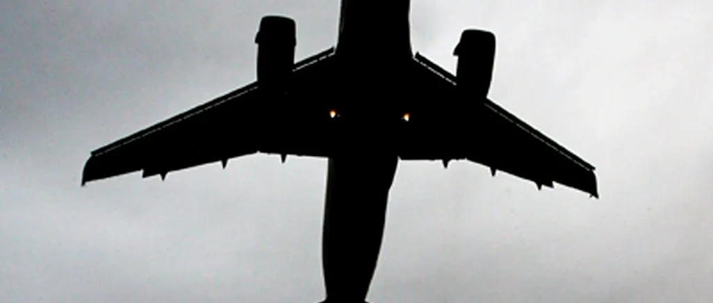 Cum a trecut neobservat un pilot beat de filtrul de securitate dintr-un aeroport. VIDEO 